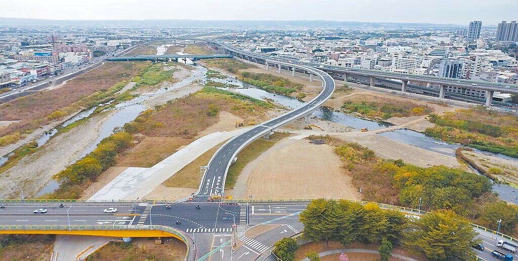 台74線大里一北出匝道26日通車，將可分流前往大里工業區與十九甲地區的車輛。（台中市政府提供／李京昇台中傳真）