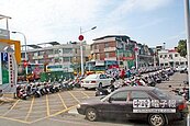 機車強占汽車位　擬整頓收費
