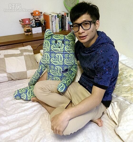 7.除了喜歡收集海賊王周邊,最近很夯的宇宙人布偶也是逸祥剛入手的得意品。