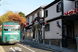 到北野異人館可以搭乘接駁巴士前往，車程約15分鐘。