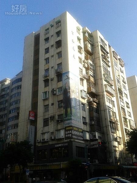 5「百樂大廈」雖然屋齡已39年,但外觀維持不差。