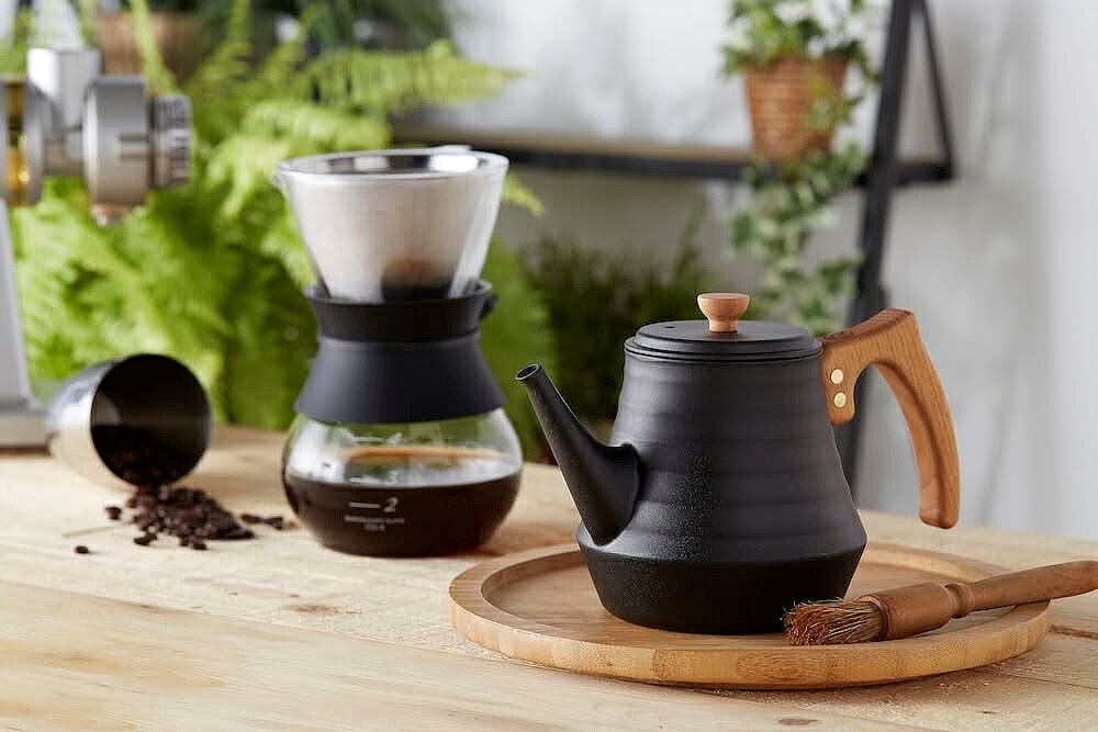 大古經典鑄鐵手沖壺,內部無塗層保溫效果佳,兼具美感與實用性。