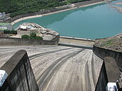 人造雨也救不了！　石門水庫的水只剩一半...
