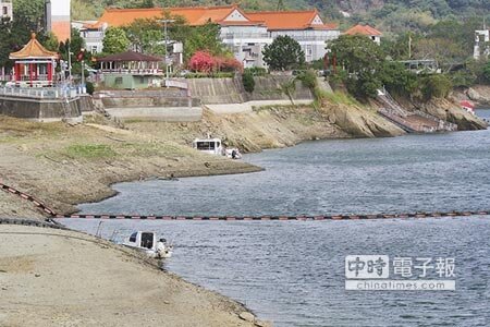 快見底了苗栗頭屋鄉明德水庫11年來最乾旱,水庫水位探底已實施二階段限水。(本報資料照片)