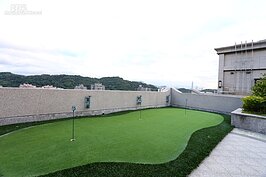 小白球果嶺推竿練習區。