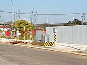 車道被擋　航空城安置戶繳百萬代金