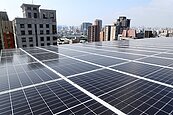 老宅鼓勵增設屋頂型、立面型光電　政院擬研議換碳權