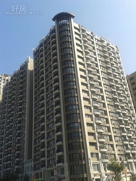 2建材高檔的「活力城」,屋齡只有7年,房價卻從12萬漲到23萬元。