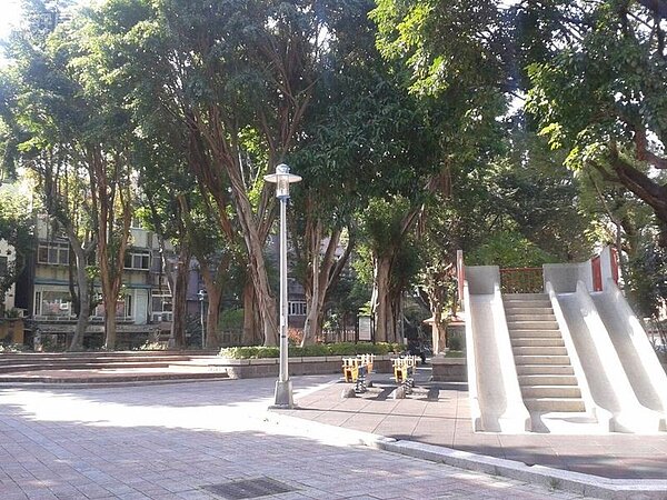 
5.正對面為新龍公園，住戶運動超方便。