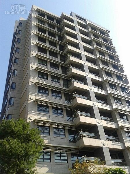 
2「瑞安傑仕堡」外觀猶如官帽般的抽象造型，相當大器。