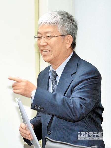 政大地政系教授張金鶚(見圖,本報資料照片)說,房市在2015年會有更大的危機,價格將會越來越鬆動,且下滑幅度將會一波一波的下去,換言之房價還有下跌的空間。