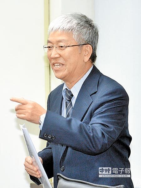 政大地政系教授張金鶚(見圖,本報資料照片)說,房市在2015年會有更大的危機,價格將會越來越鬆動,且下滑幅度將會一波一波的下去,換言之房價還有下跌的空間。