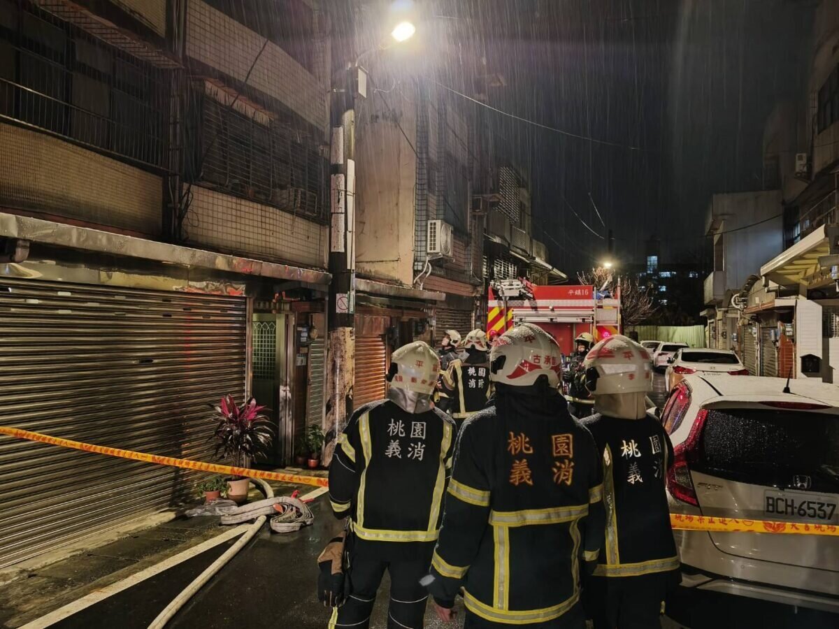 桃園市平鎮區昨日晚間20時許發生一起住宅火警。圖:消防局提供