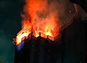 高雄高樓工地起火...頂樓鋼筋燒熔　陳其邁指示稽查建商所有建案