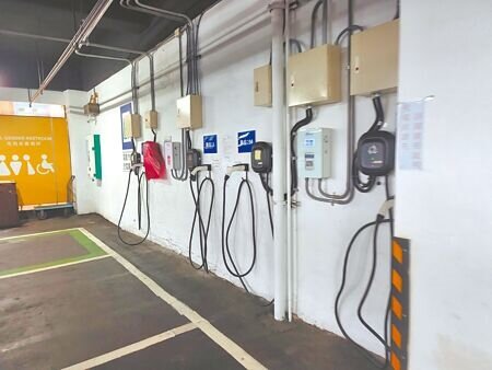 
桃園市交通局在公有停車場建置充電樁858處，預計6月底可以全數通電。（賴佑維攝）
