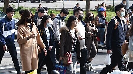 
2025年1~9月受僱者平均經常性薪資達4.8萬元，卻有7成上班族大嘆領不到這麼多。圖∕本報資料照片
