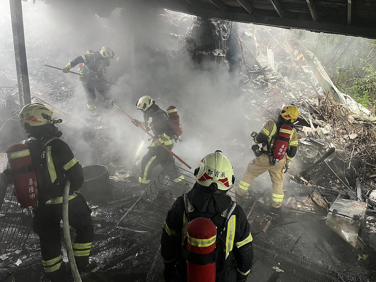 基隆火災電氣因素居首占逾4成，多起延長線燒焦、手機充電過熱。圖／消防局提供