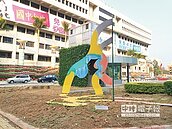 桃園府前花圃　撐不到滿月