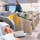 行動電源起火免驚！專家教這招：在家丟馬桶、搭捷運備防火小物