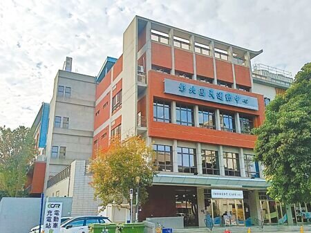 彰化縣政府規畫在全縣8大生活圈都設置國民運動中心, 圖為現正營運中的彰北國民運動中心。(葉靜美攝)