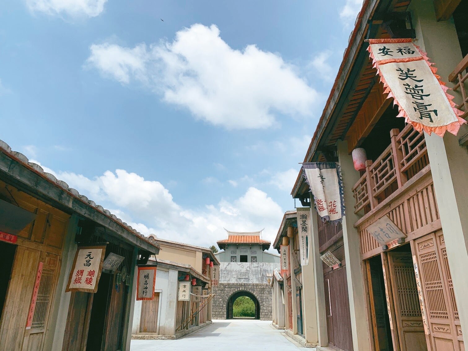 台南岸內影視基地的清代漢人街區場景,因拍攝「斯卡羅」暴紅。記者吳淑玲/攝影