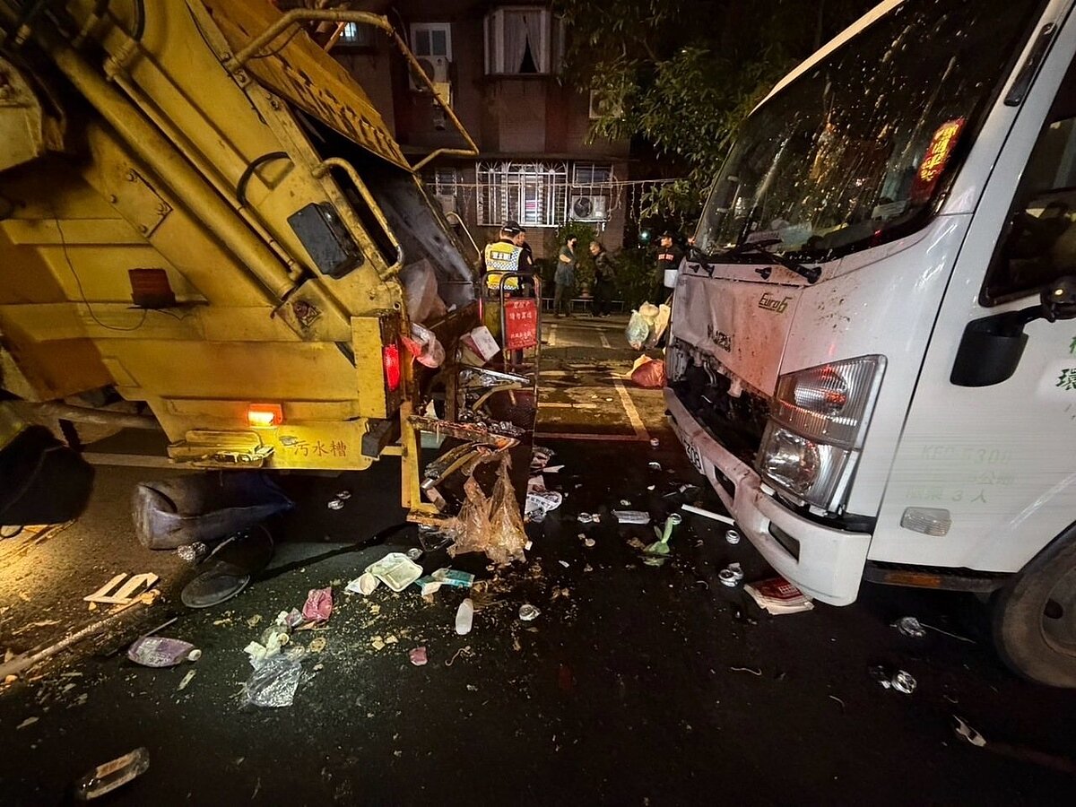 桃園市龜山清潔隊發生重大車禍，女網友稱外婆被2車夾傷，骨盆碎裂，康復恐要開10次刀，不少網友幫忙集氣祈求早日康復。記者陳俊智／翻攝