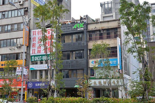 信義區的方舟旅館被市府點名為重大違建案。(好房網News記者 陳韋帆/攝影)