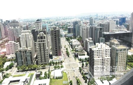 很多在7期蓋豪宅的建商,對市長林佳龍推萬戶社會住宅,表態參與興建的意願。(盧金足攝)