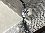 不滿鄰居停車場家門口裝監視器　她拆下辯侵害隱私權仍遭判拘役40天