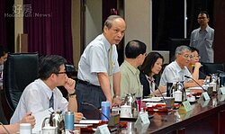 房地合一「暫時不推」　財部擬用「民意」決定