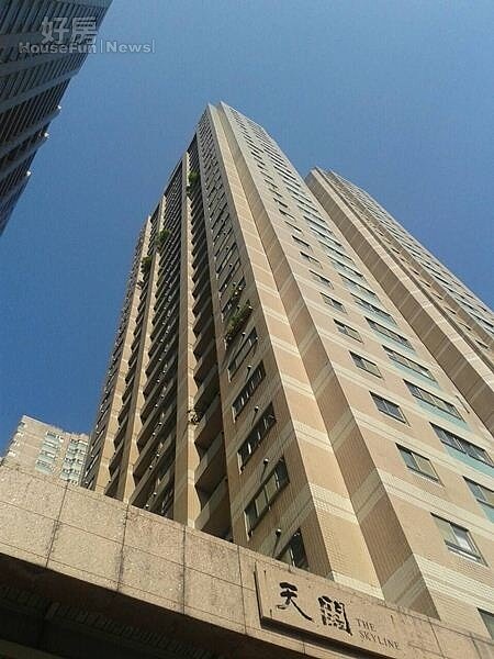 1樓高32層的「天闊」,曾是新店的第一高樓。