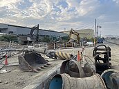 高雄仁武上千戶大停電！台電證實工程車出包　電線桿遭拉斷