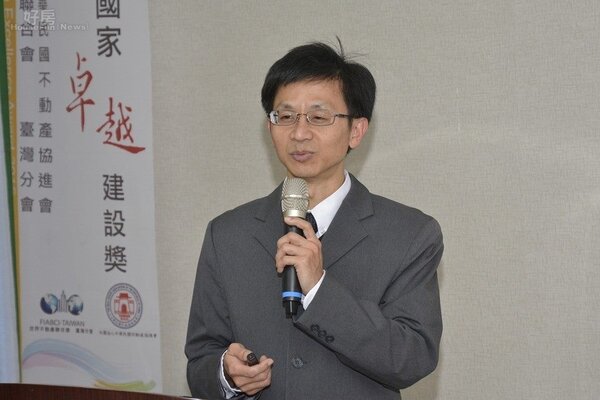 營建署都更組組長王武聰指出，台北市平均七成為老屋，都市更新有急迫需求。（好房網News記者陳韋帆攝）