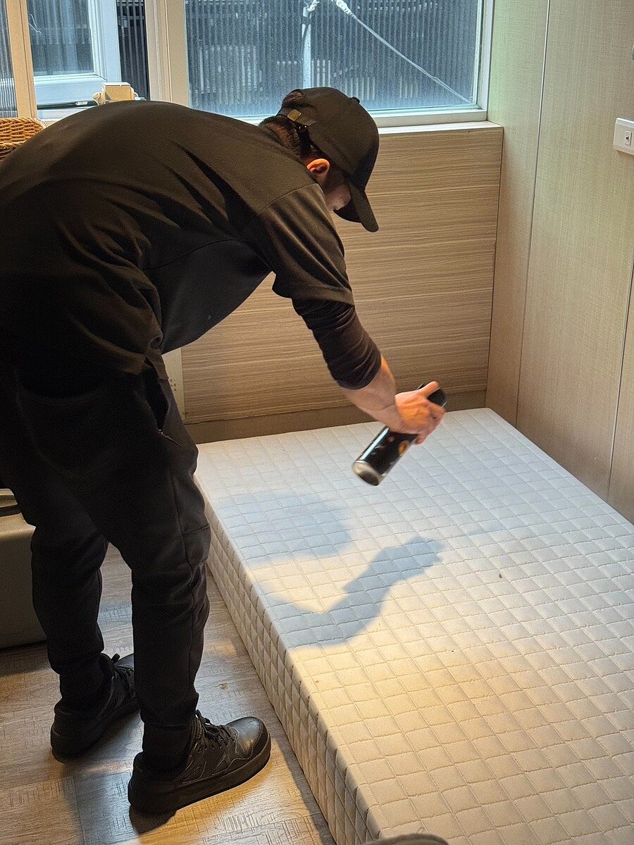 北車該旅館進行清消作業。圖／北市觀傳局提供