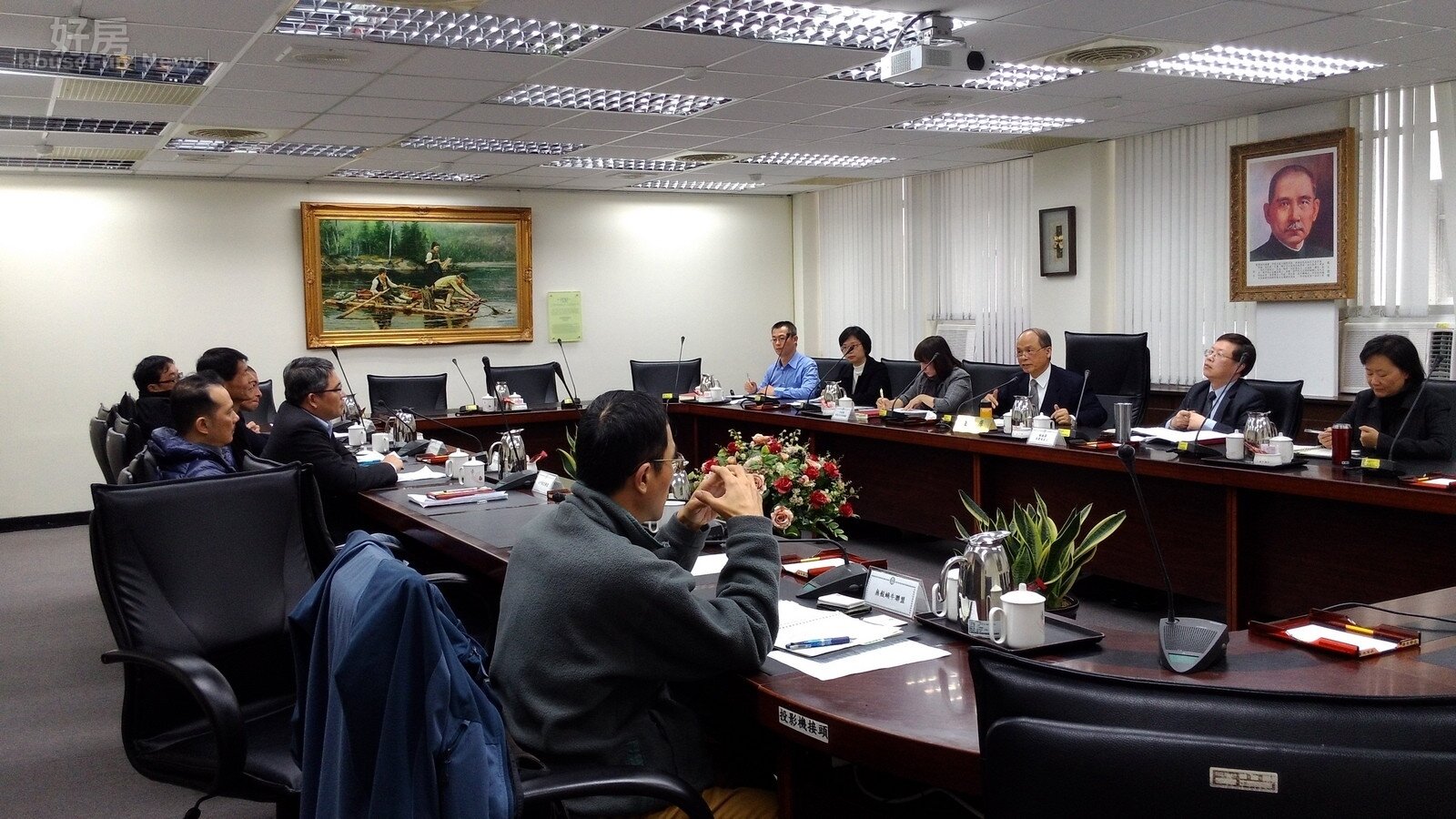 巢運團體28日拜會財政部長張盛和,要求盡速完成不動產交易所得稅制的立法。(巢運提供)