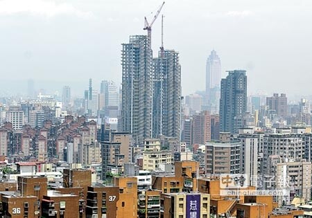 天龍國新案平均房價每坪近83萬元,呈微增趨勢,主因是不少高價個案推出,但其實成交量指數已經創2年新低,市場動能不足。(本報資料照片)