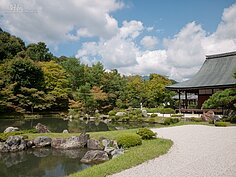 嵐山天龍寺莊嚴且寧靜，十分適合在這邊放空思考。