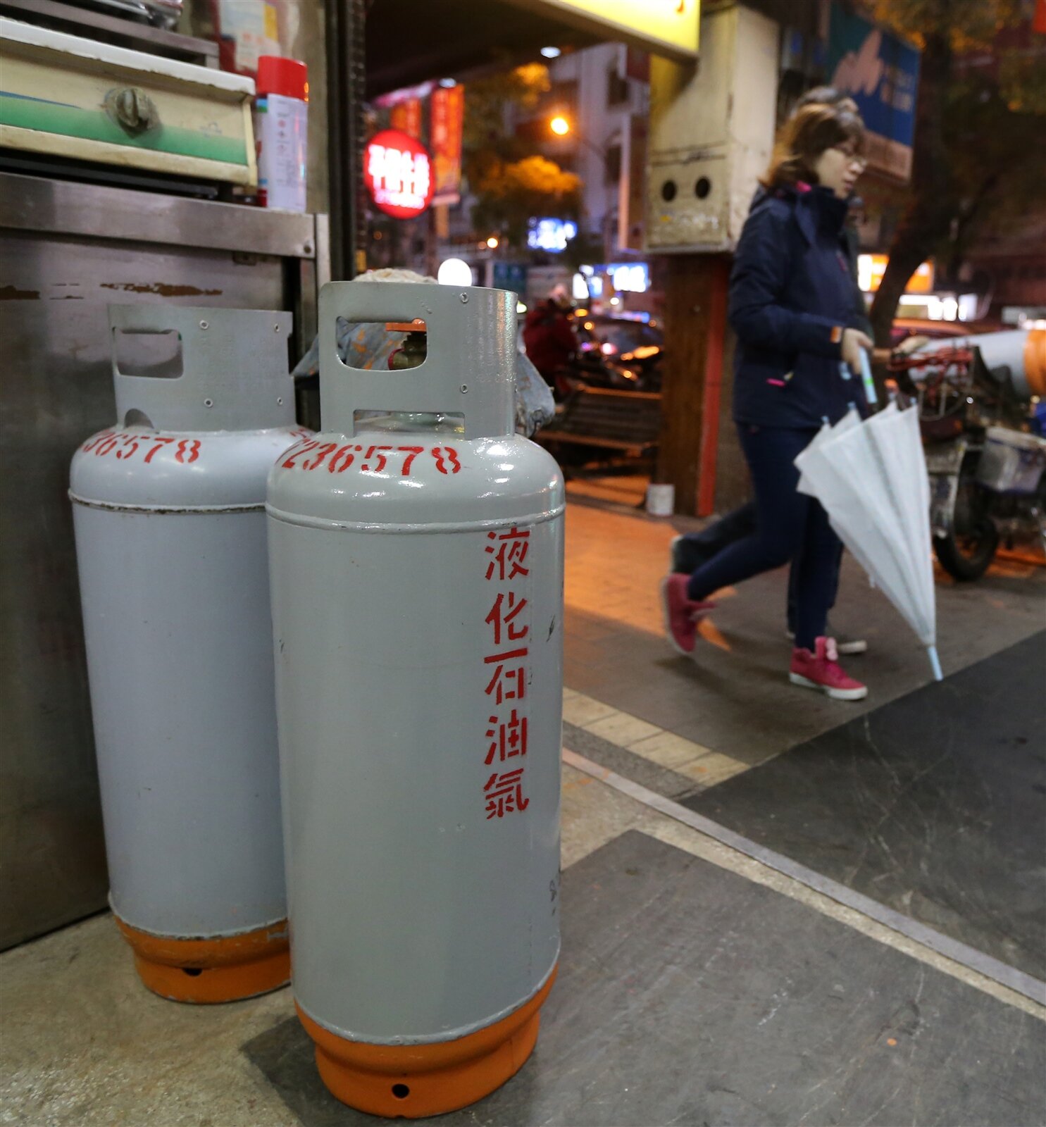 中油公司宣布，2月桶裝瓦斯不漲價。圖／本報資料照片 