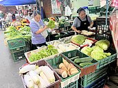 遠離廚房油煙！婆媽必學「水炒法」祕技：保留維生素還能防油垢