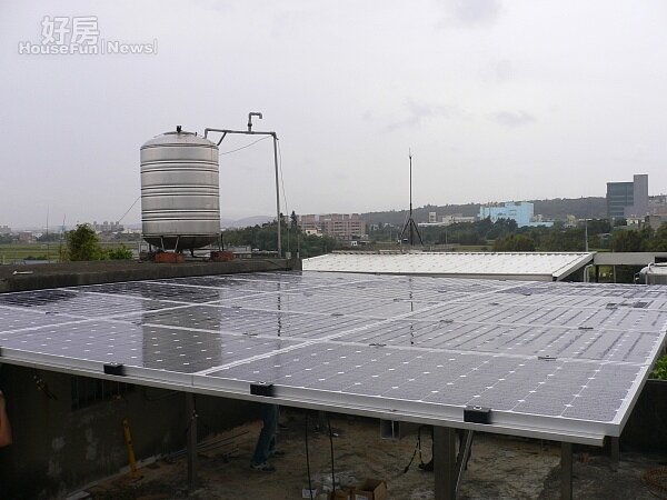 高雄日照長，市府推屋頂設置太陽能板(高雄市都發局)