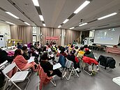 蘭興里-銀髮族卡拉OK教學歡唱