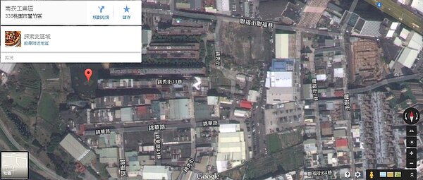 從上空俯瞰蘆竹的南崁工業區,附近有許多鐵皮建築。(翻攝自Google Map)