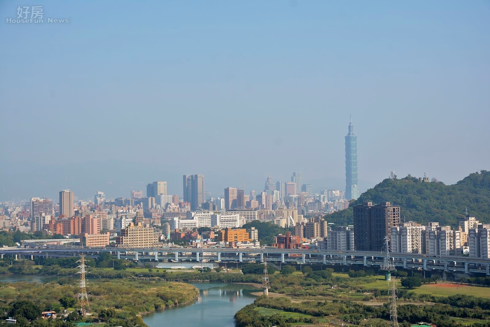 新北市河岸有許多風景優美的住宅,距離台北市也只是一橋之隔。(好房網News記者 陳韋帆/攝影)