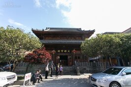 許多人都喜歡到日本旅遊時品味日式寺廟的給人的莊嚴感覺。在臨濟護國禪寺這裏也令人有同樣的感覺，只可惜周邊圍繞著後期水泥地三層現代化水泥建築，沖淡不少純木造建築給人的溫暖感。
