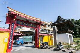 禪寺側門對聯與橫批是黨國大老同時也是書法大師于右任所提。