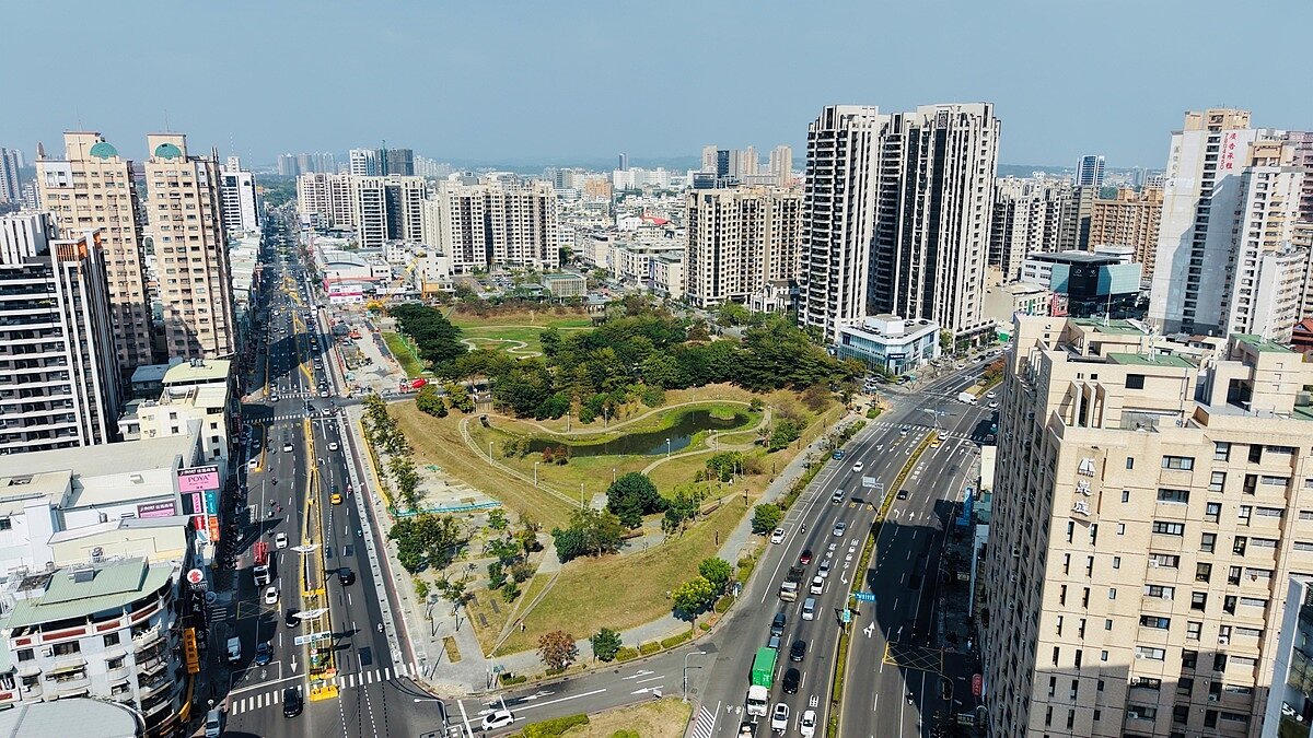「鳳山區」以文教區與公園綠地吸引小家庭前來，不僅具生活品質、加上建設利多更有長期發展性。圖／永慶房產集團提供