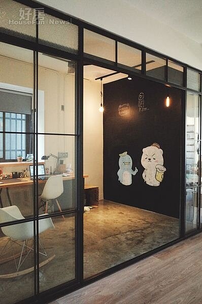 5.個人工作室改以強烈Loft工業風呈現,右側一整面黑板牆,熊秋葵表示將來可當成小孩畫畫空間。
