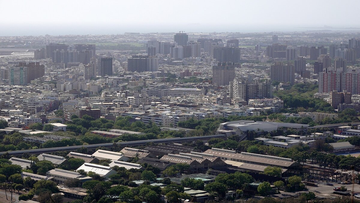 永慶房產集團統計聯徵中心貸款件數的數據，盤點高雄市2024年第4季至2025年第3季、40歲以下青壯年的五大購屋熱區，「楠梓區」以1,963件居冠。圖為楠梓區房市。記者劉學聖／攝影 