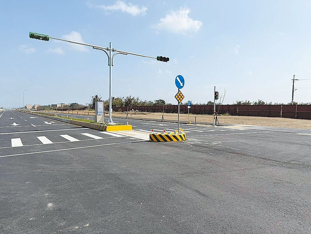 新台4線、台15線闢建拓寬工程，自桃園市大園區三民路一段至國際路一段全長約7.39公里的擴建改線工程，民國115年1月31日完工，目前正進行履勘作業，預計3月底通車。圖／公路局提供