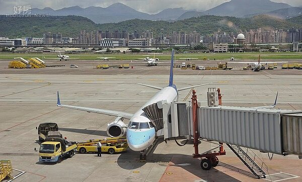 空難令機場旁住宅受到威脅。（好房網News記者 陳韋帆／攝影）
